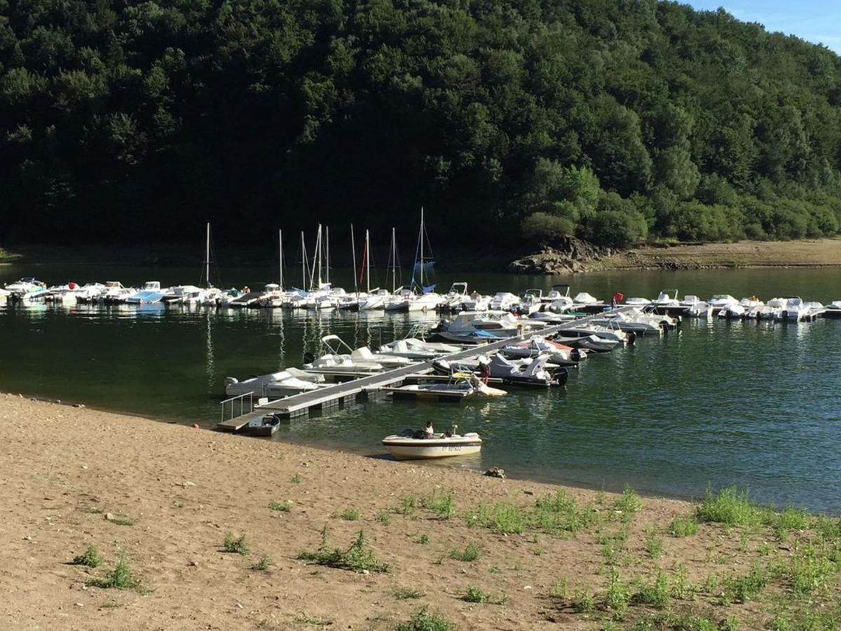Comfortable Holiday Home Near The Lake Beaulieu (Cantal) Exterior foto