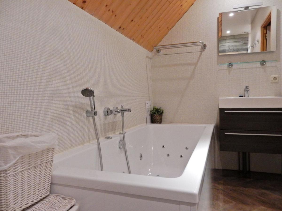 Comfortable Holiday Home Near The Lake Beaulieu (Cantal) Exterior foto